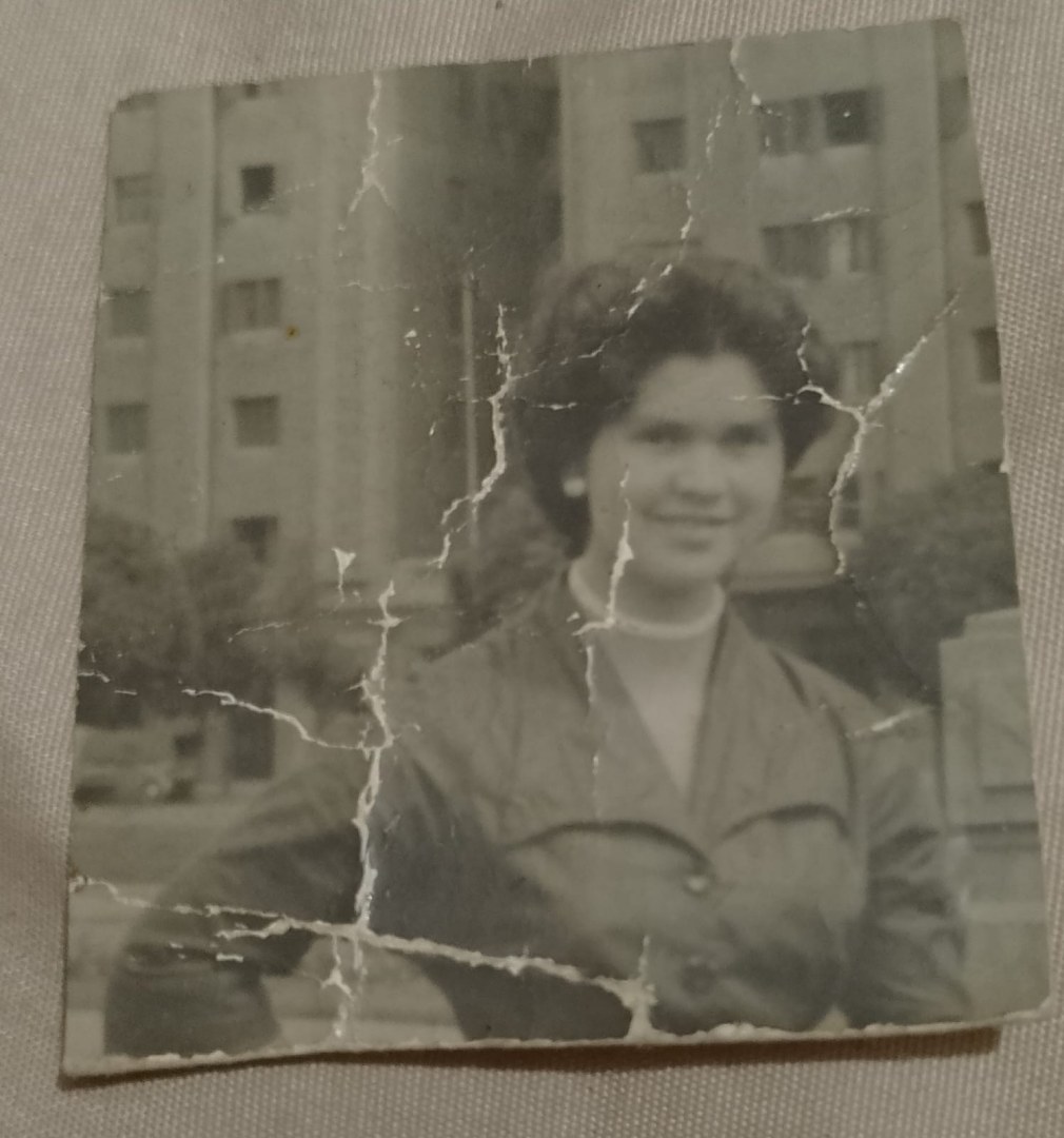 Fotografía original histórica con deterioro físico